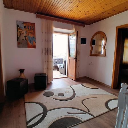 Guest House Ejona Gjirokastër Екстериор снимка