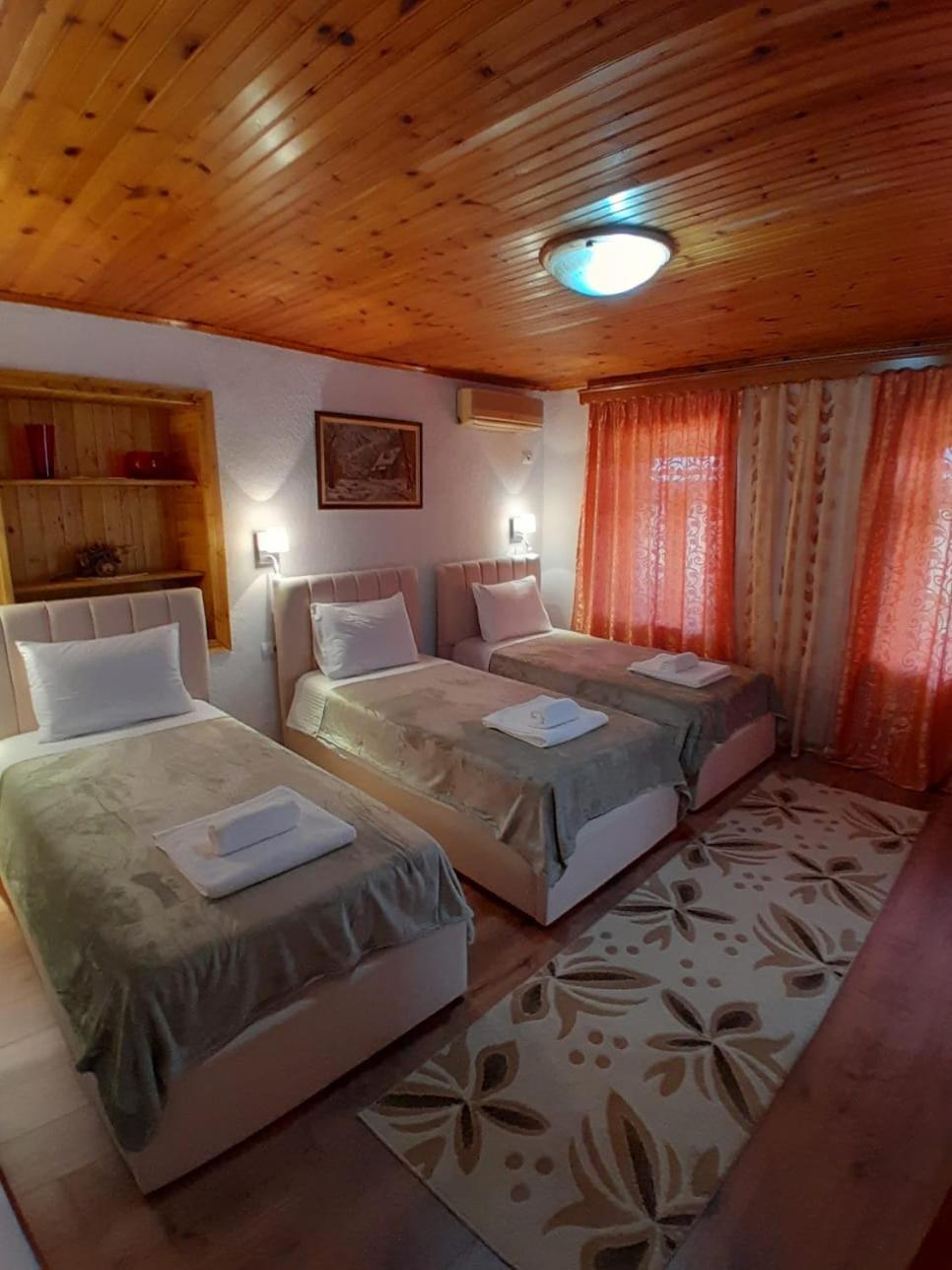 Guest House Ejona Gjirokastër Екстериор снимка