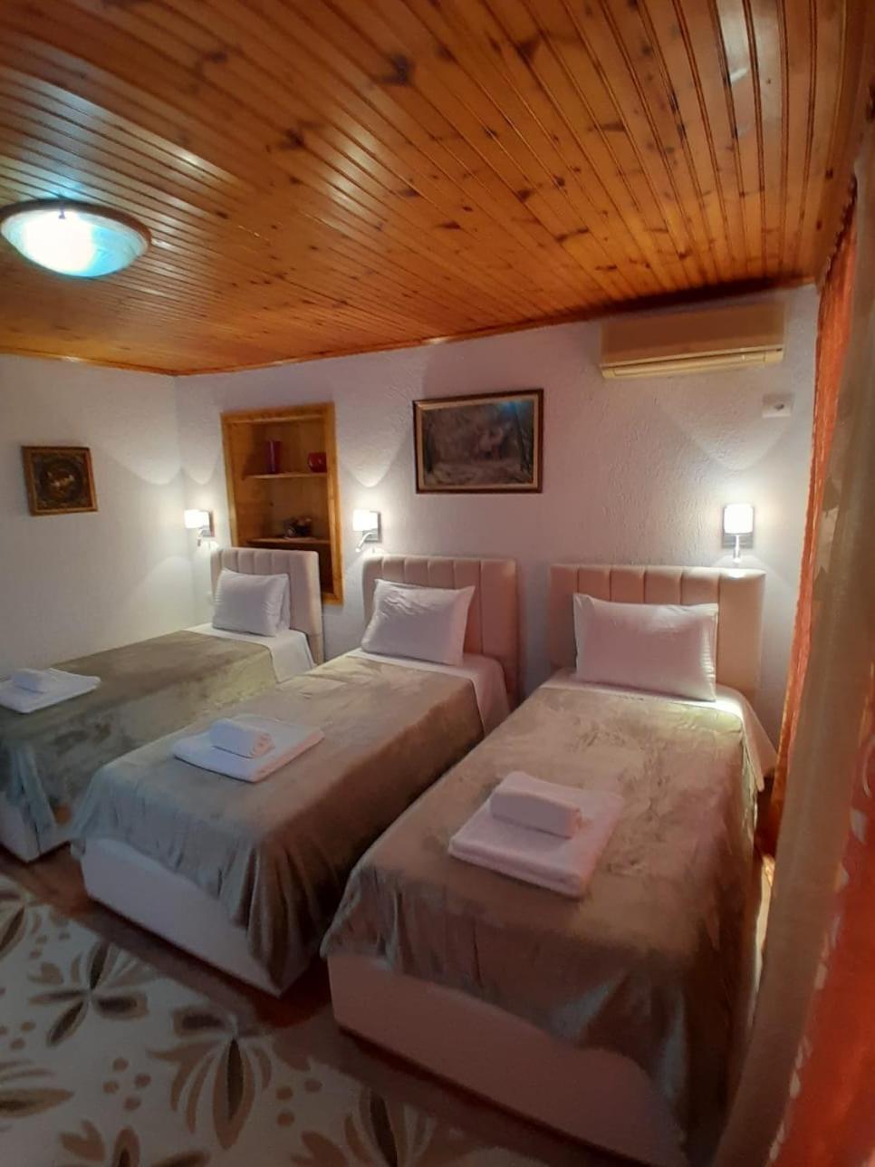 Guest House Ejona Gjirokastër Екстериор снимка