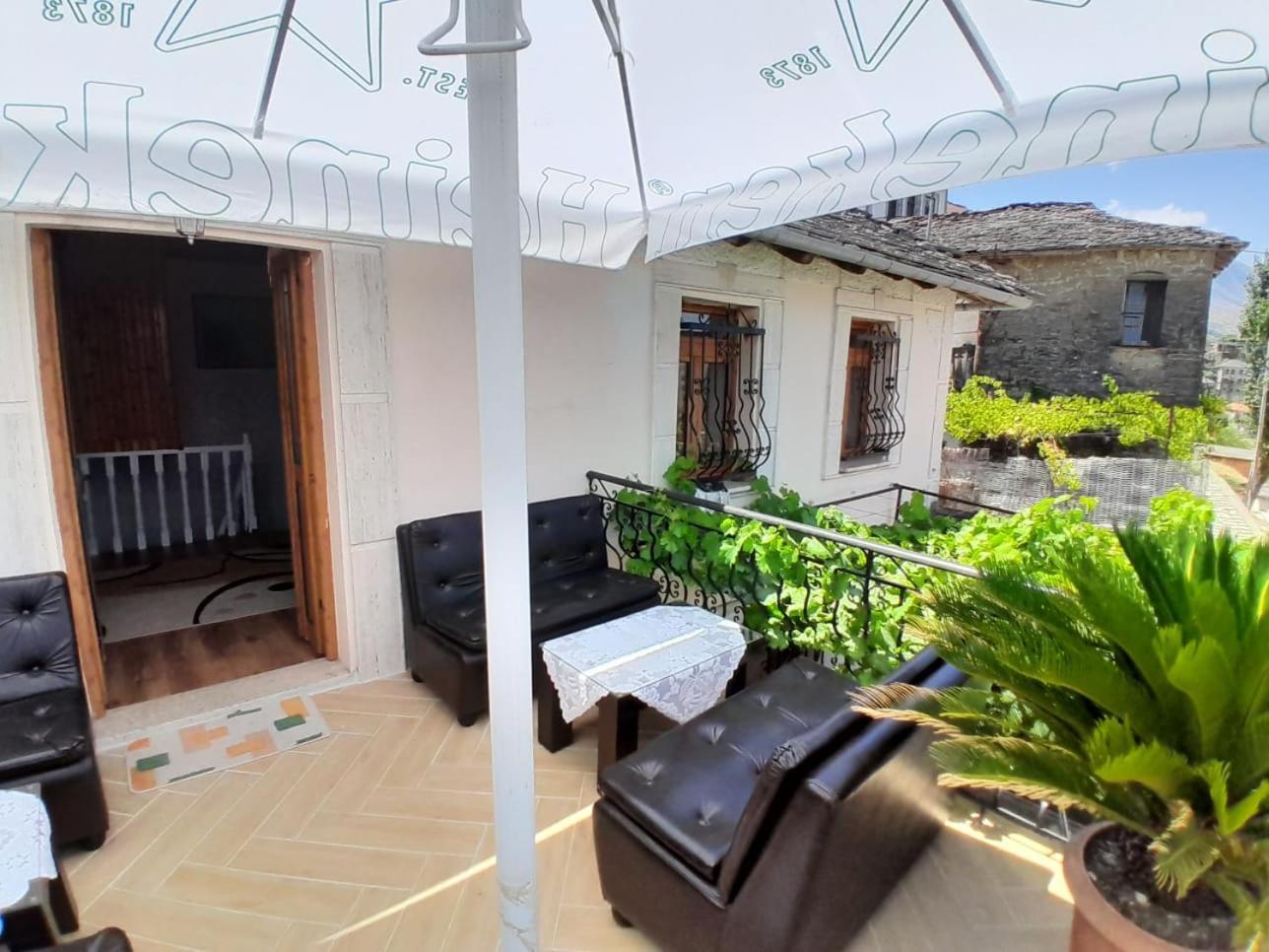 Guest House Ejona Gjirokastër Екстериор снимка
