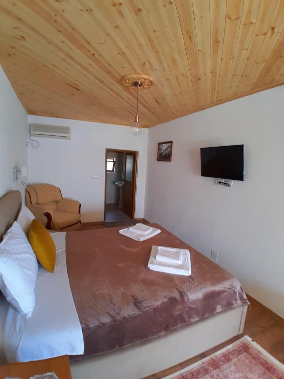 Guest House Ejona Gjirokastër Екстериор снимка