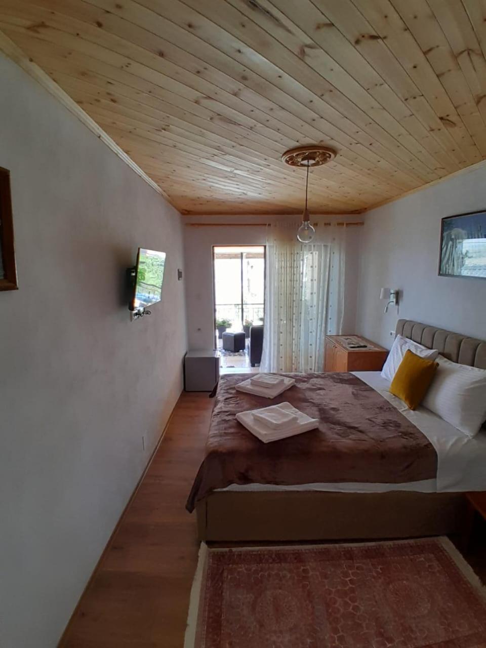 Guest House Ejona Gjirokastër Екстериор снимка