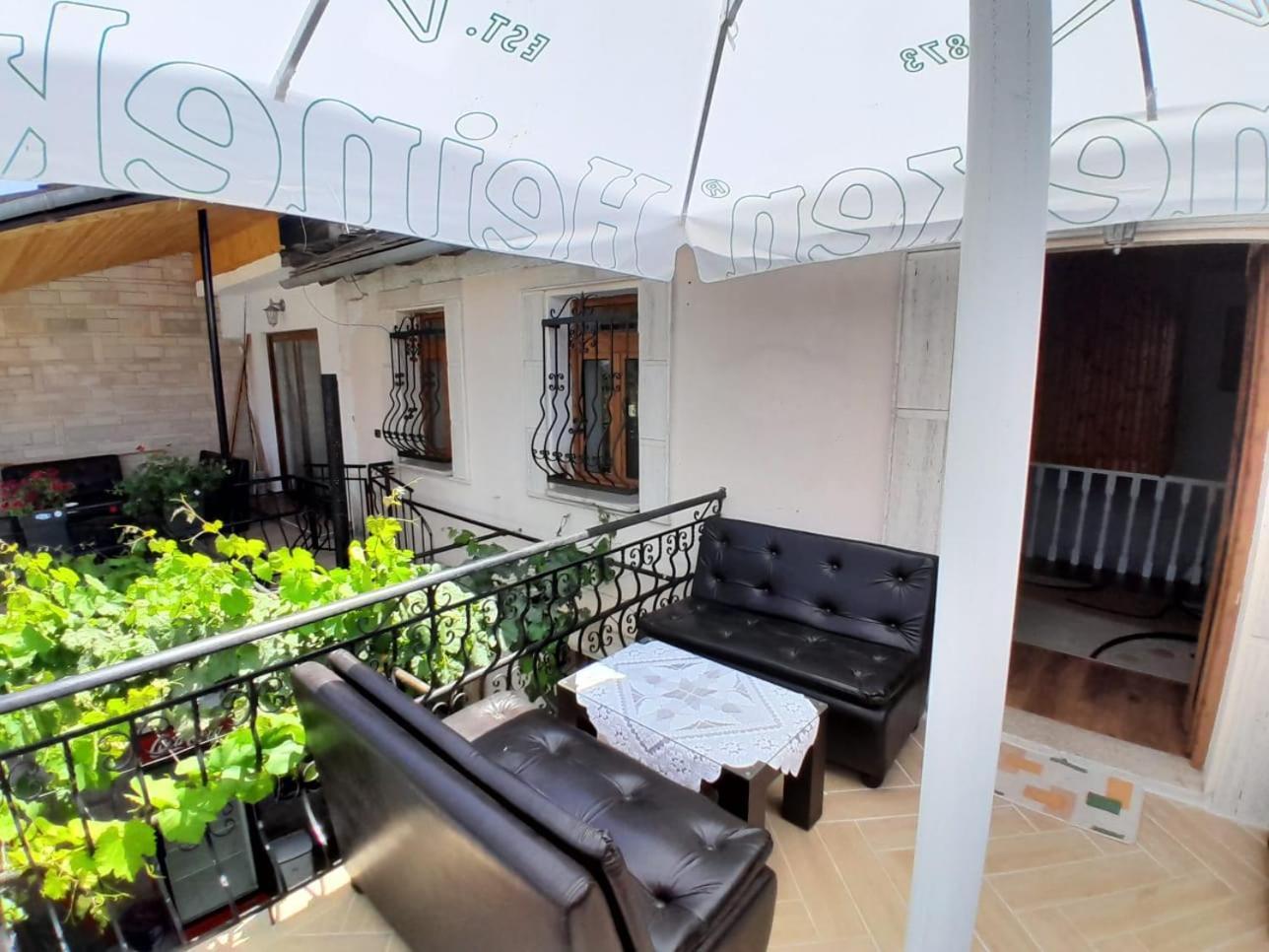 Guest House Ejona Gjirokastër Екстериор снимка