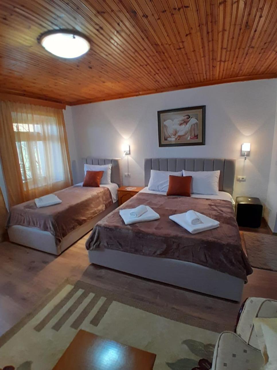 Guest House Ejona Gjirokastër Екстериор снимка