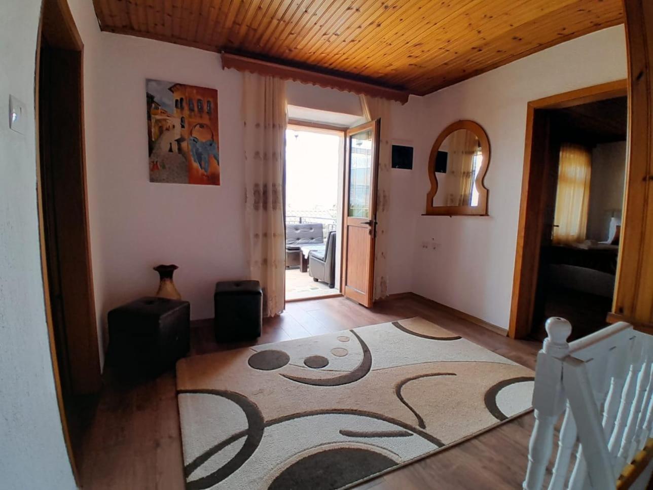 Guest House Ejona Gjirokastër Екстериор снимка