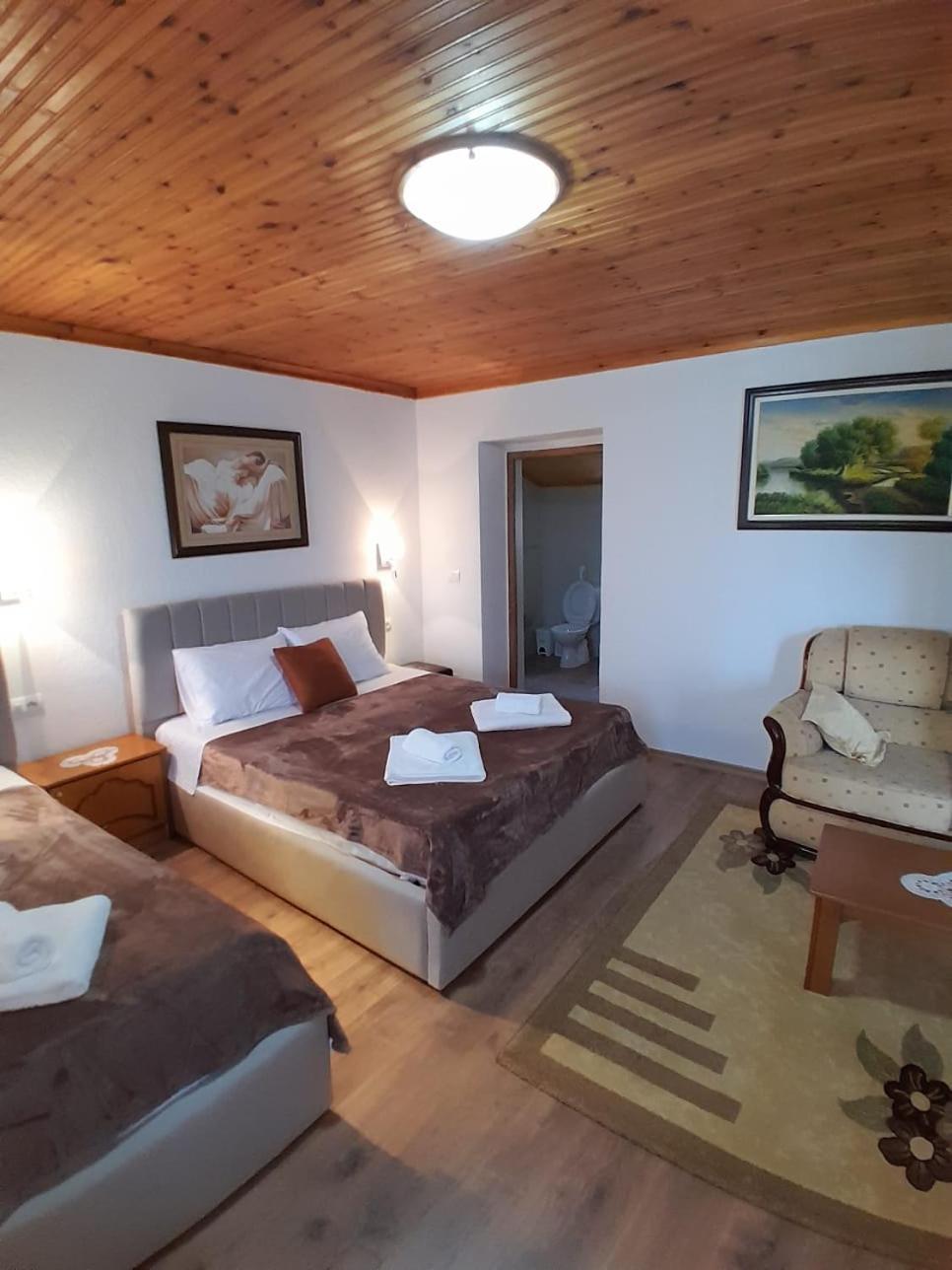 Guest House Ejona Gjirokastër Екстериор снимка
