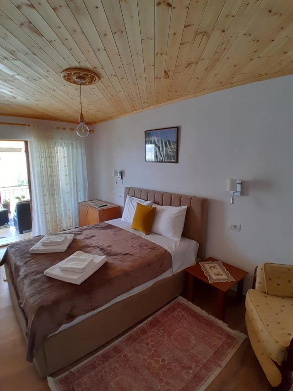 Guest House Ejona Gjirokastër Екстериор снимка